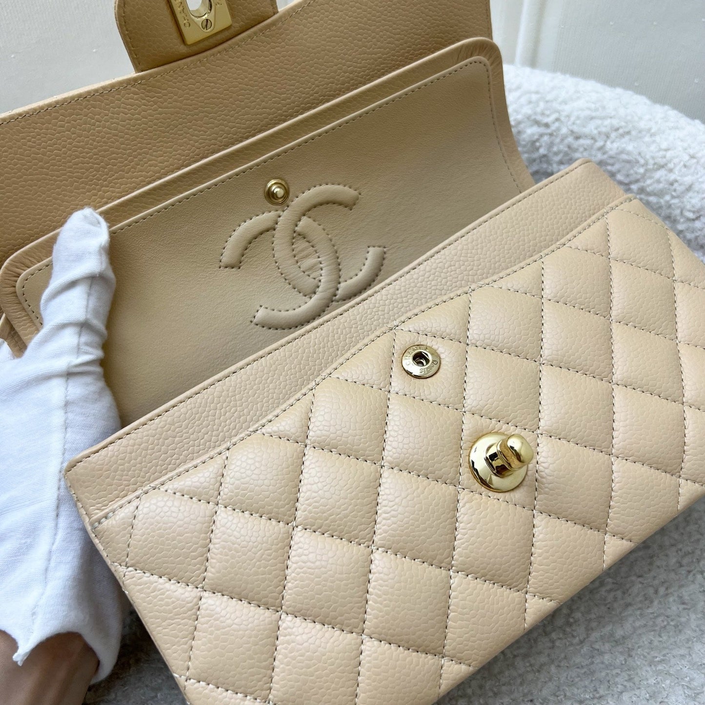 GLM-Small Classic Flap CF in Beige Caviar and GHW