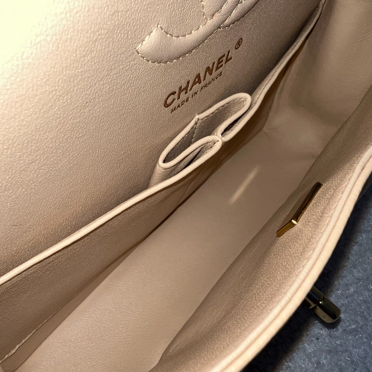 GLM-Small Classic Flap CF in Beige Caviar and GHW