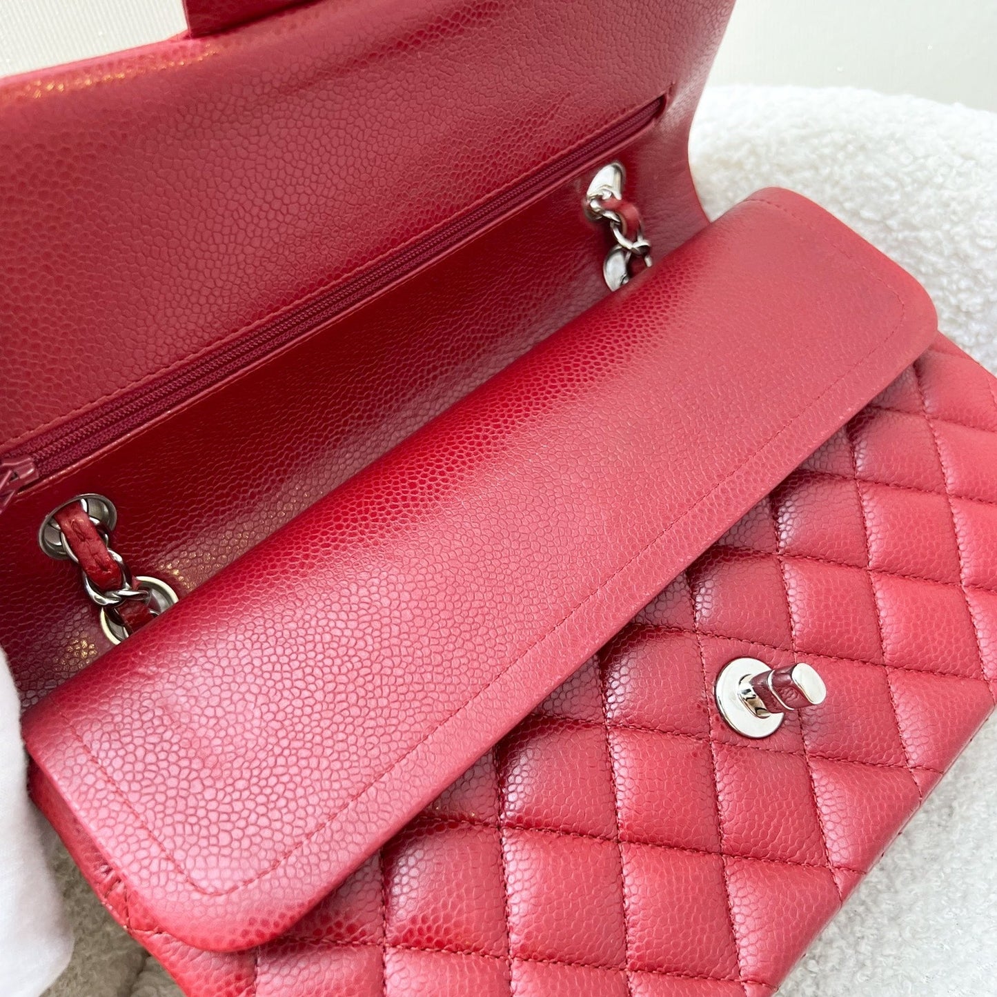 GLM-Medium Classic Flap CF in Red Caviar and SHW