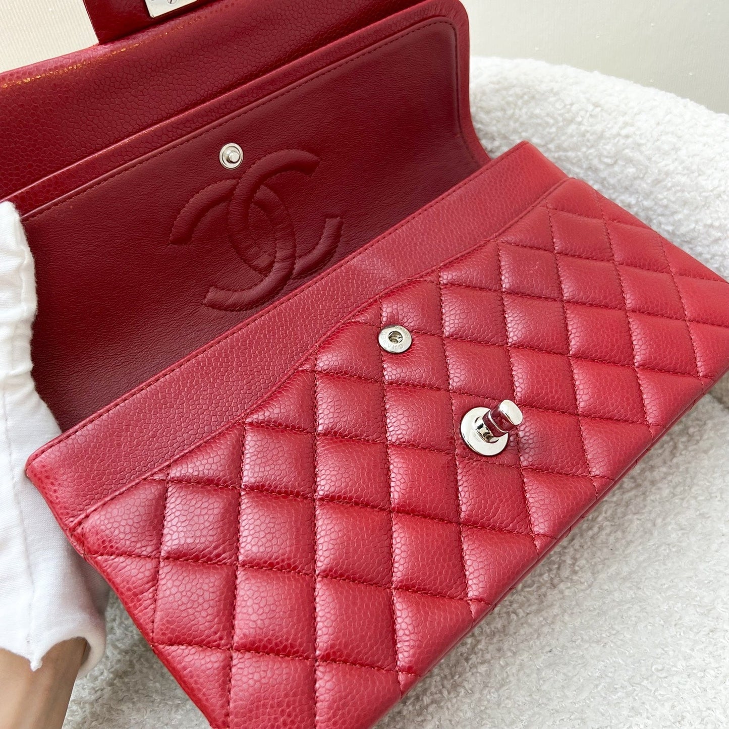 GLM-Medium Classic Flap CF in Red Caviar and SHW