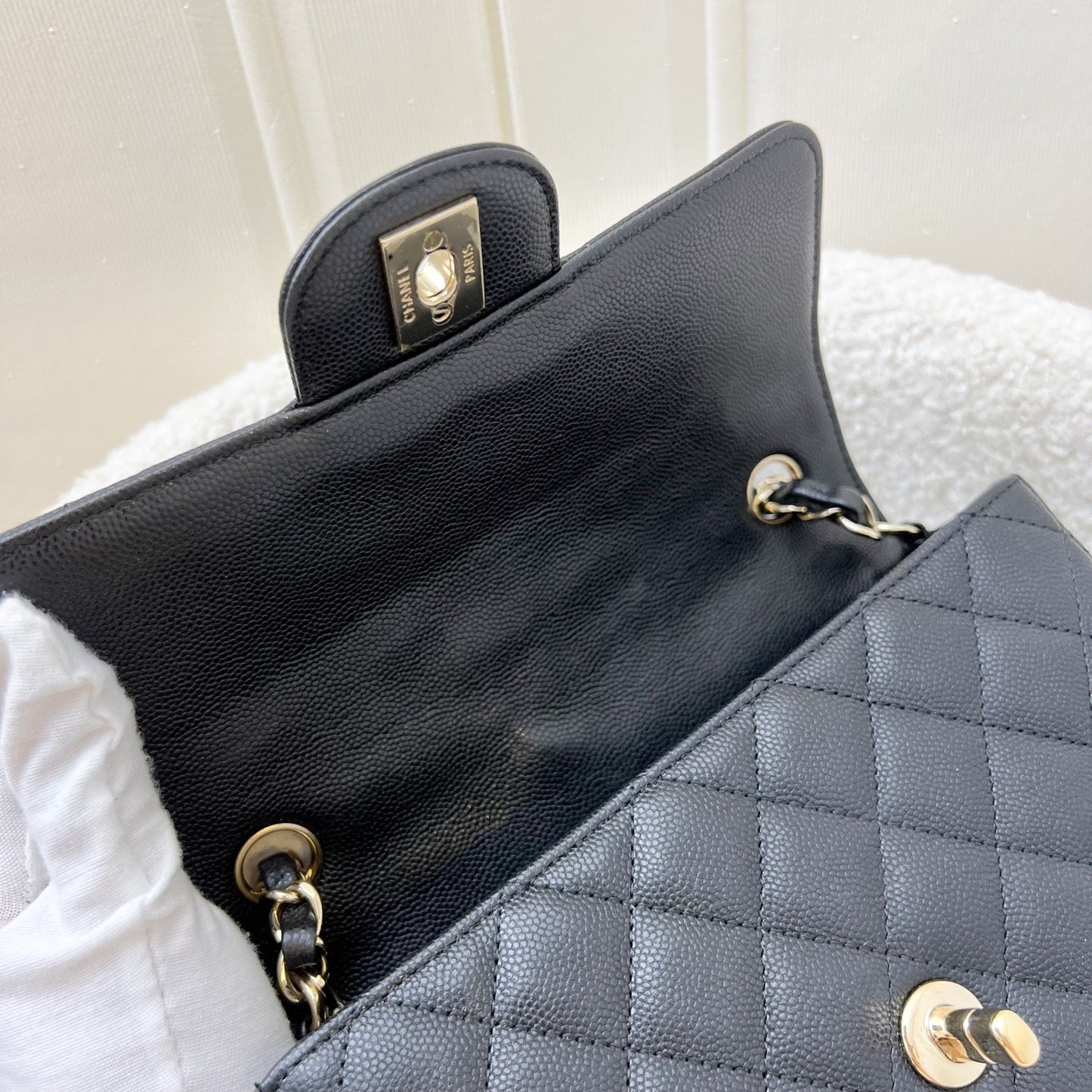 GLM-Mini Rectangle Classic Flap in Black Caviar and LGHW