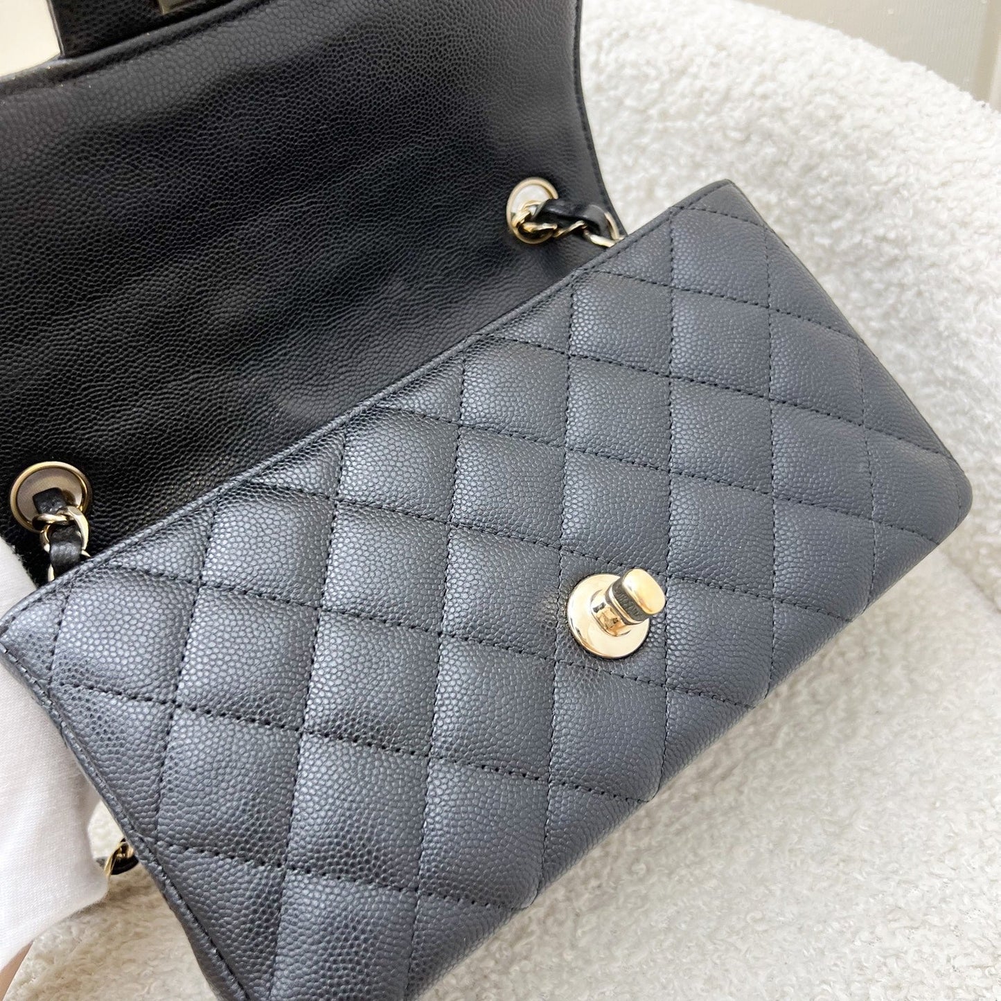 GLM-Mini Rectangle Classic Flap in Black Caviar and LGHW