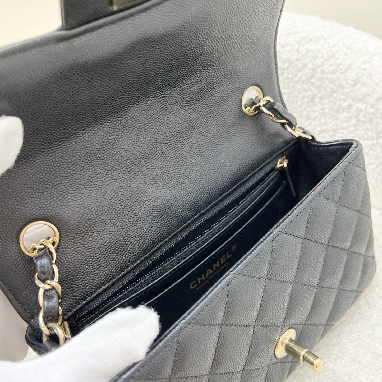 GLM-Mini Rectangle Classic Flap in Black Caviar and LGHW
