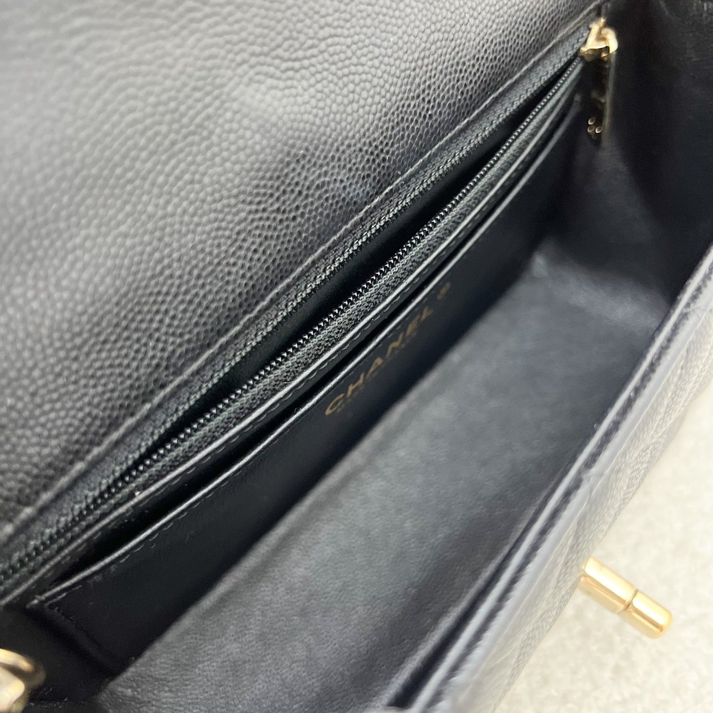 GLM-Mini Rectangle Classic Flap in Black Caviar and LGHW