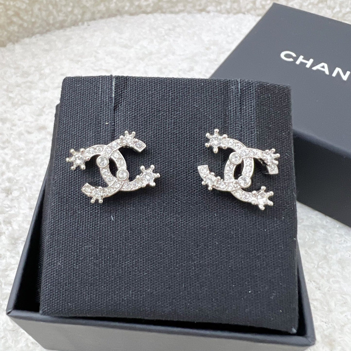 GLM-23P GLM- Logo Earrings with Crystal