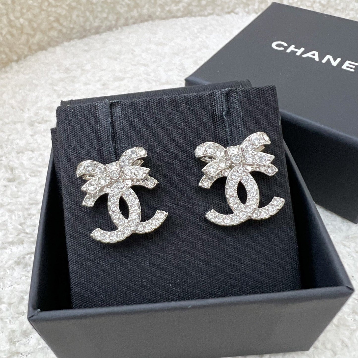 GLM-23S Ribbon Earrings with Crystals in SHW