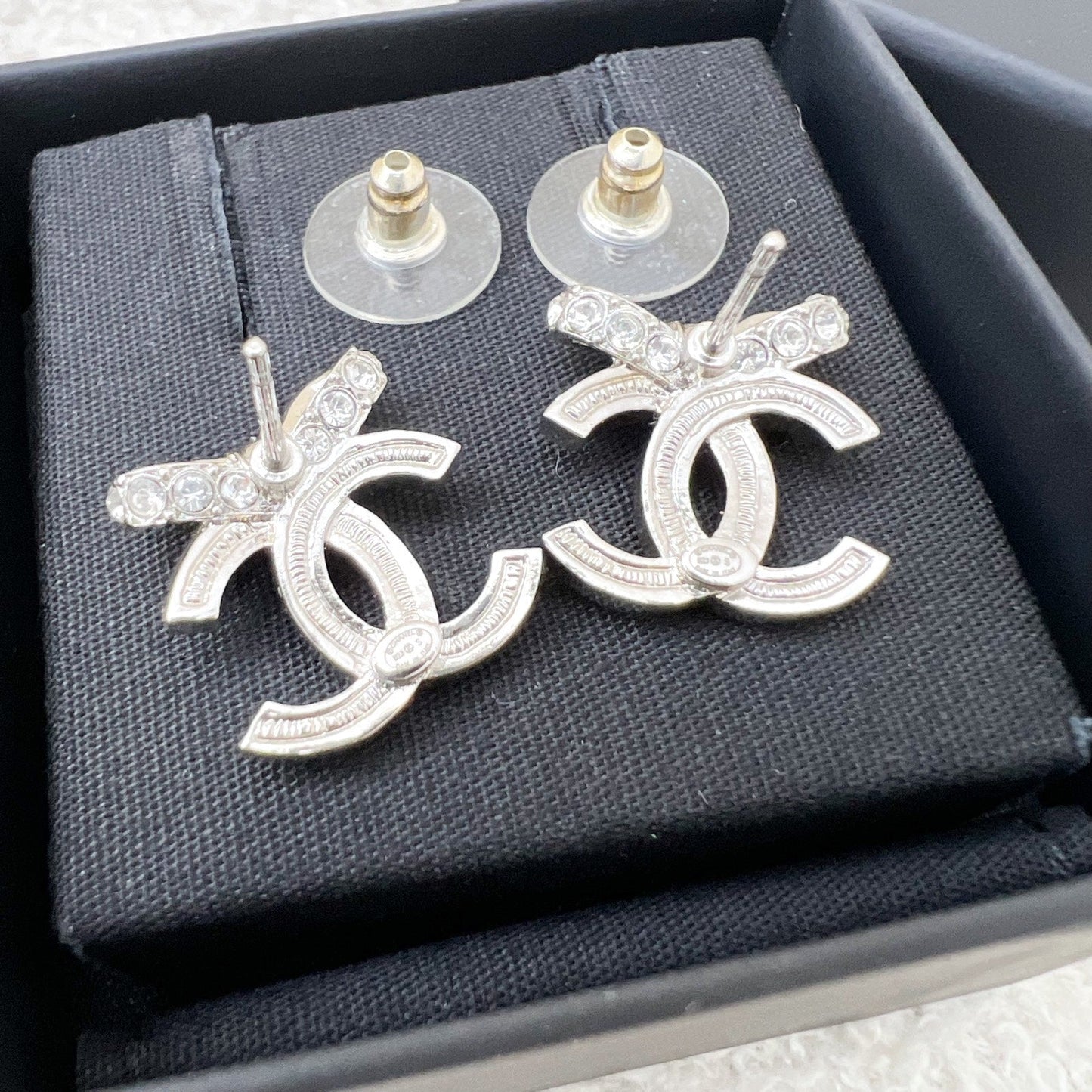 GLM-23S Ribbon Earrings with Crystals in SHW