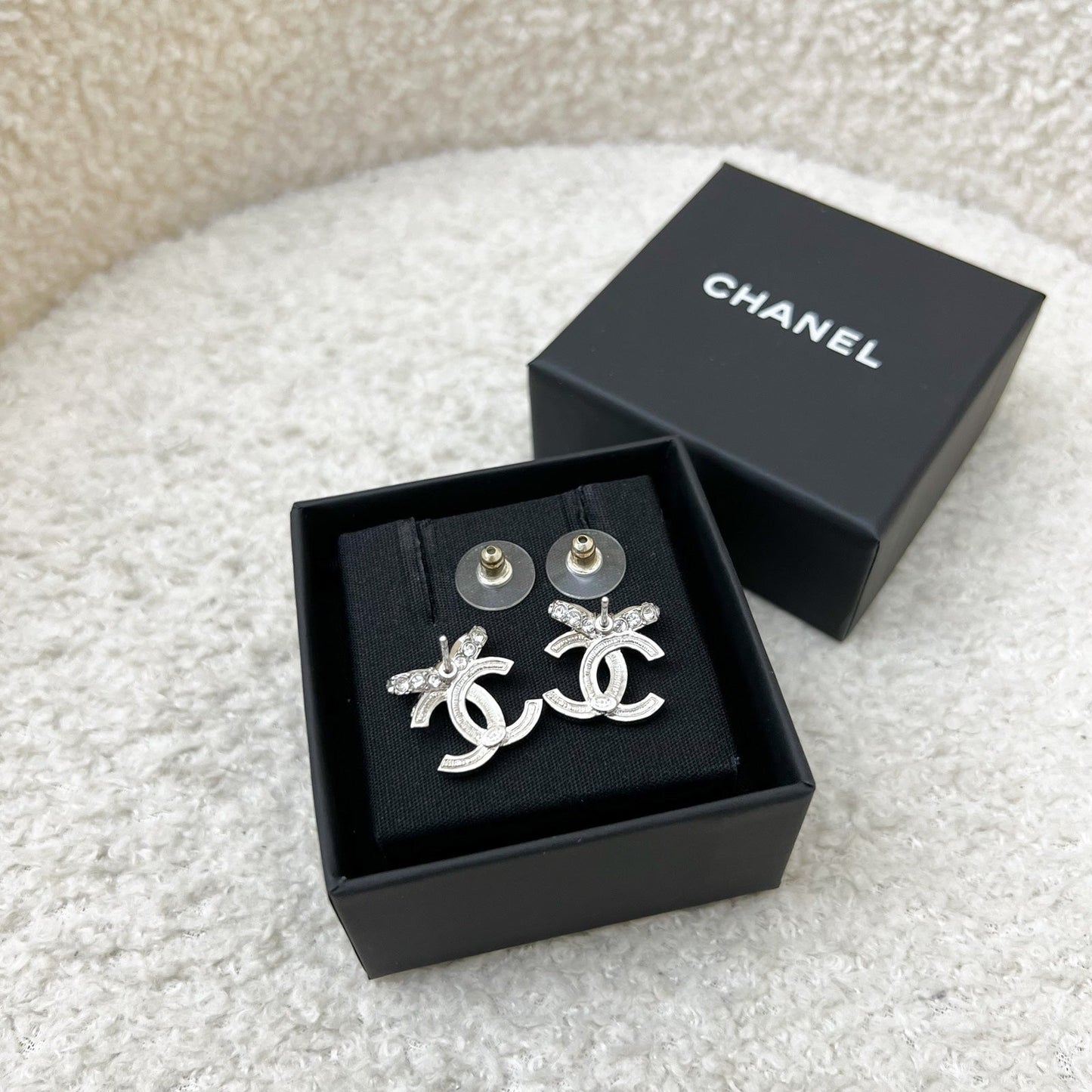 GLM-23S Ribbon Earrings with Crystals in SHW