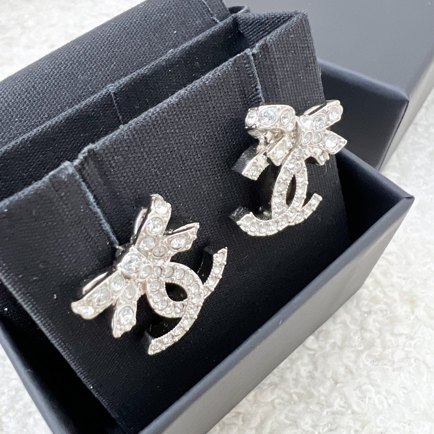GLM-23S Ribbon Earrings with Crystals in SHW