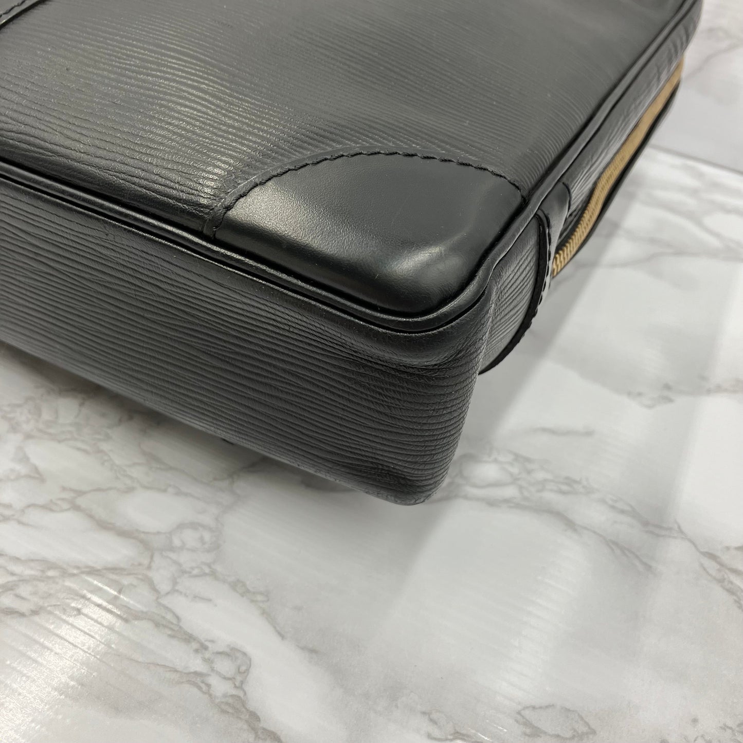 LOUIS VUITTON Epi Porte de Gumain