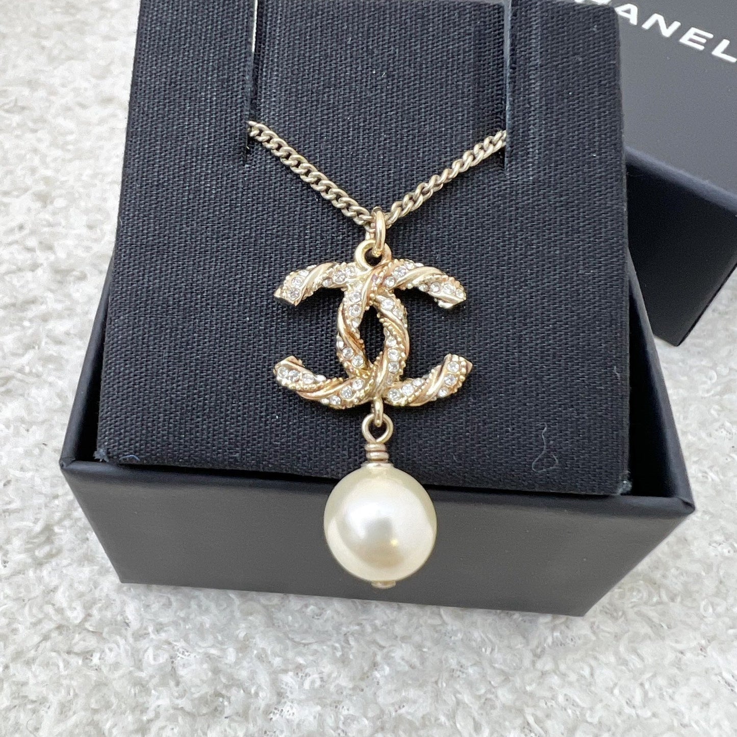 GLM-GLM- Logo with Dangling Pearl Necklace in Aged Gold HW