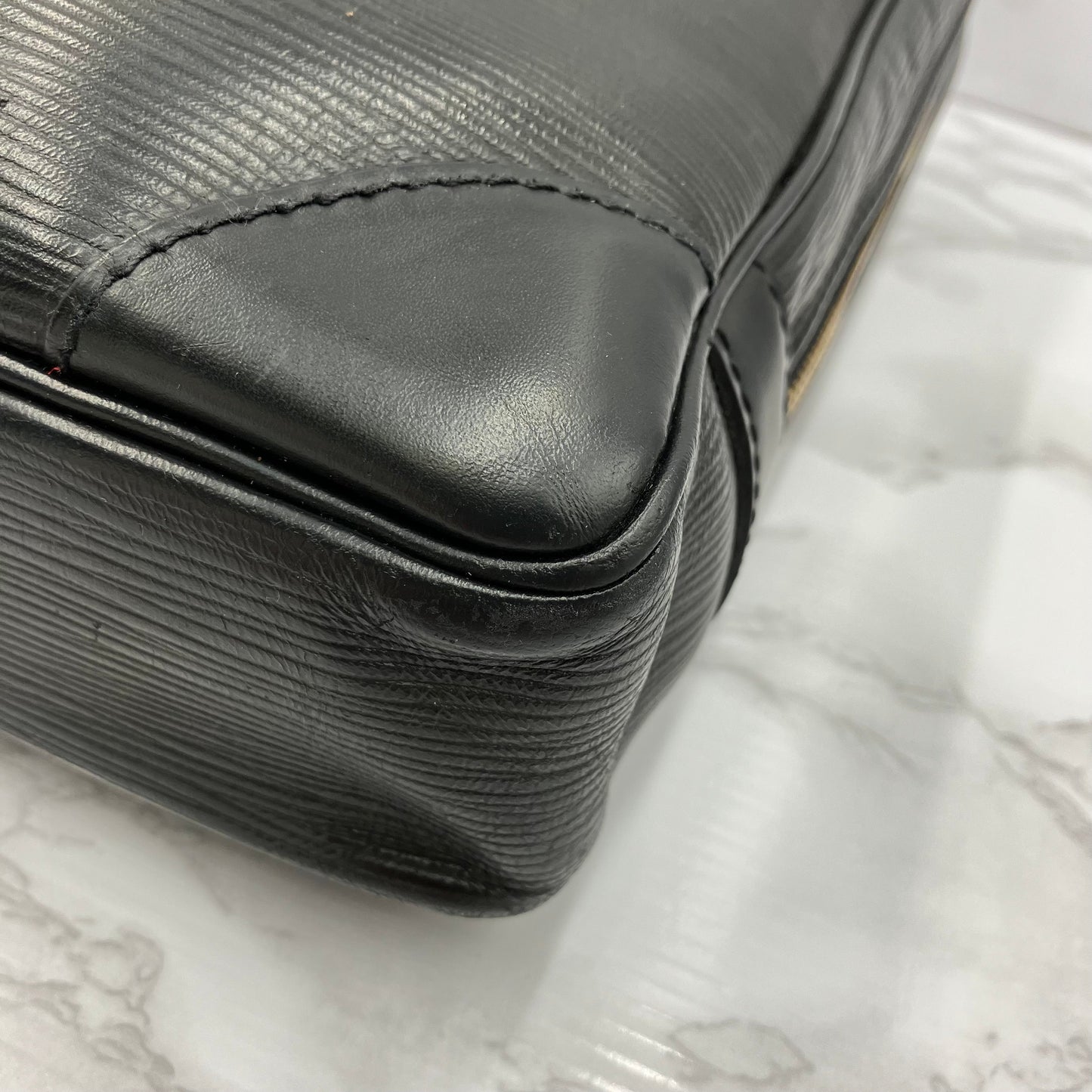 LOUIS VUITTON Epi Porte de Gumain