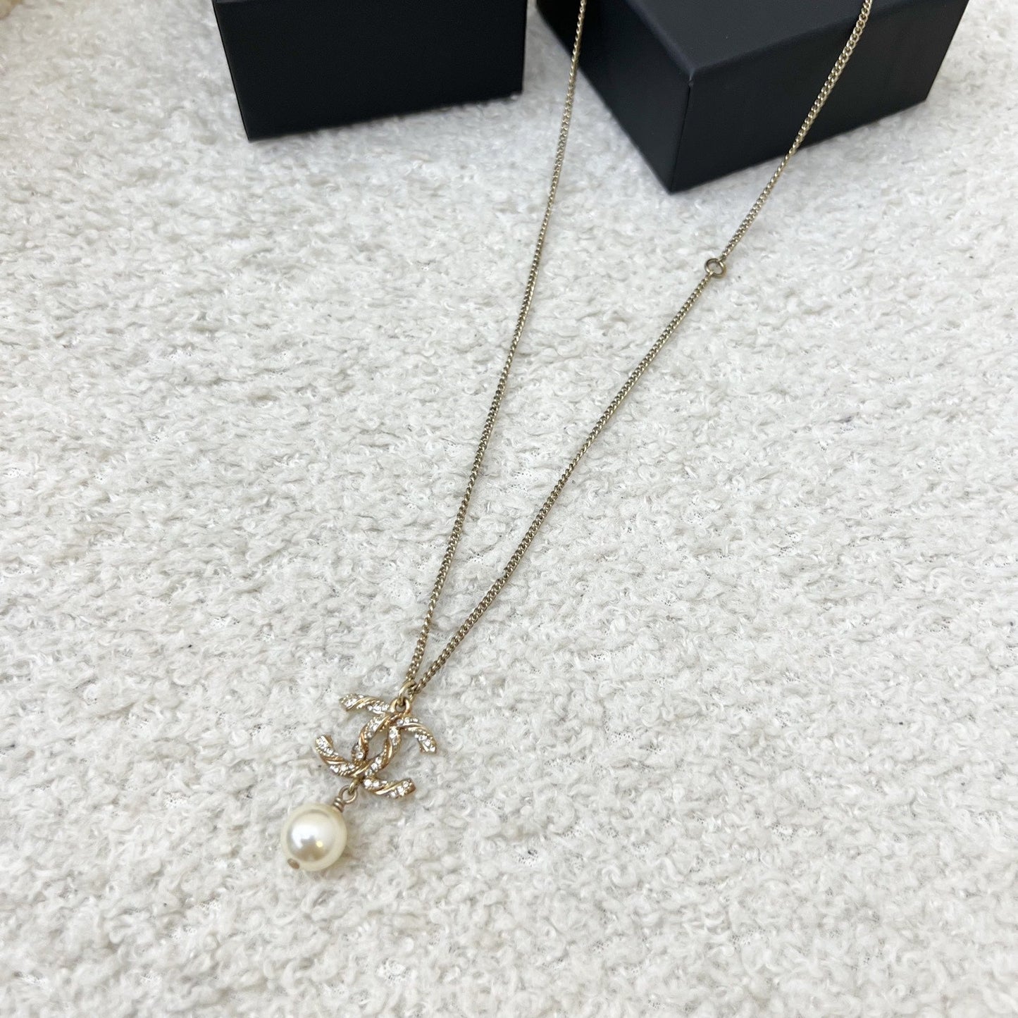 GLM-GLM- Logo with Dangling Pearl Necklace in Aged Gold HW