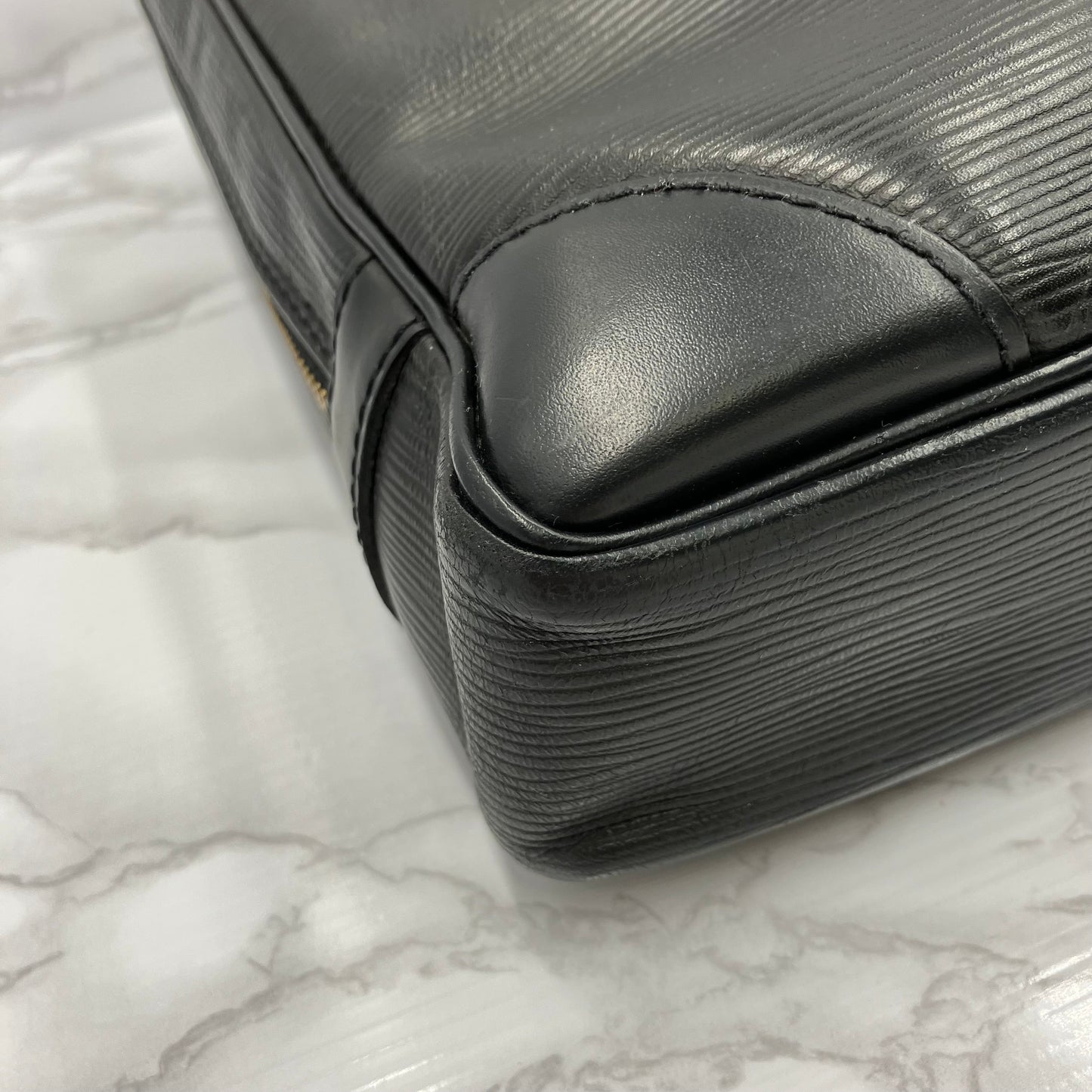 LOUIS VUITTON Epi Porte de Gumain
