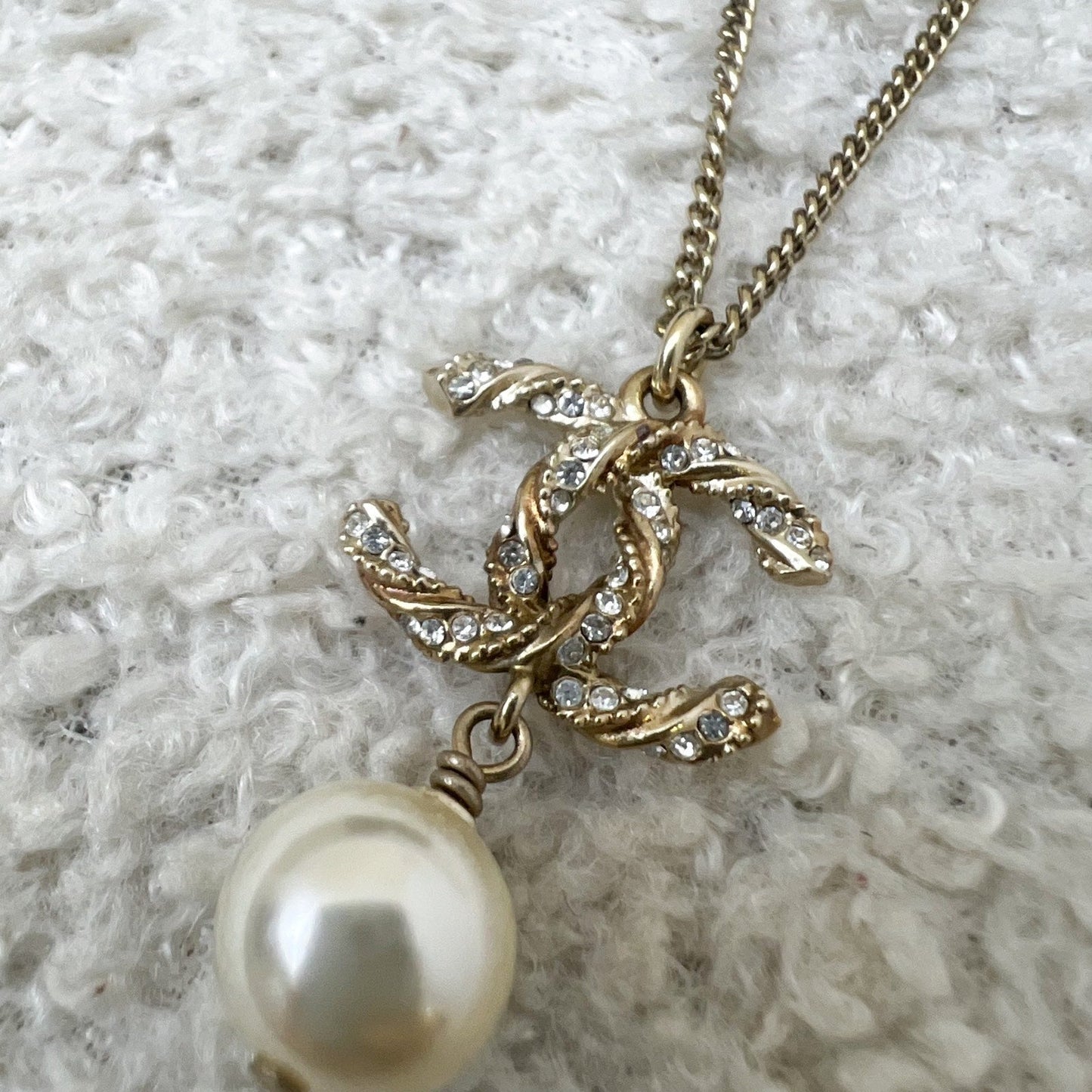 GLM-GLM- Logo with Dangling Pearl Necklace in Aged Gold HW