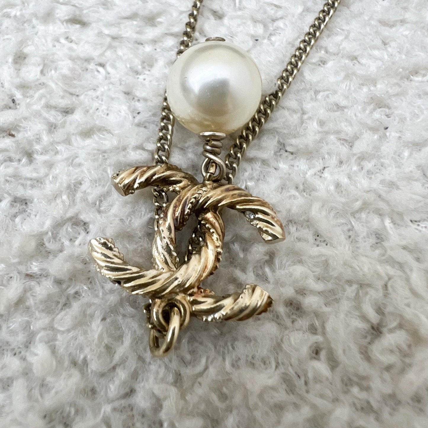 GLM-GLM- Logo with Dangling Pearl Necklace in Aged Gold HW