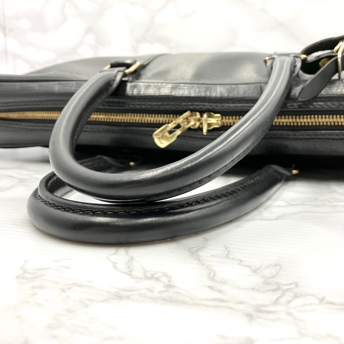 LOUIS VUITTON Epi Porte de Gumain