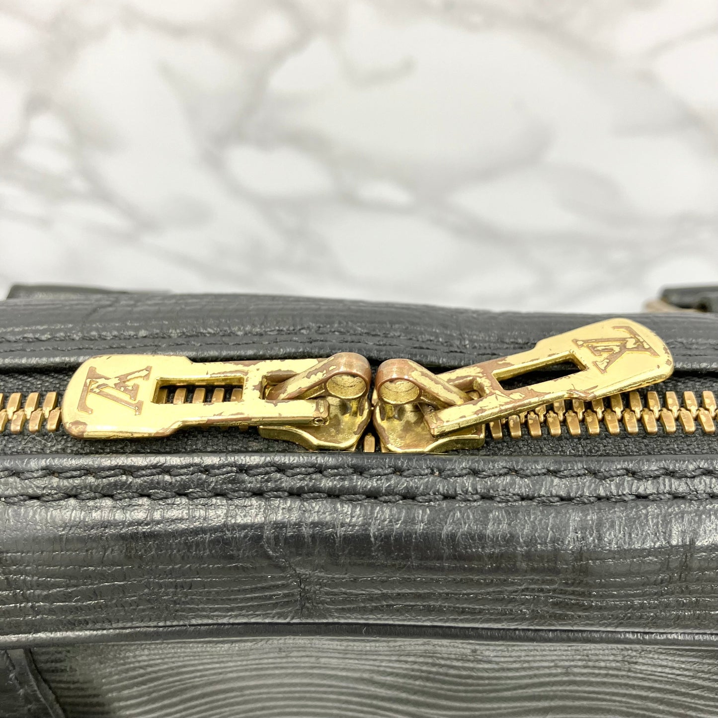LOUIS VUITTON Epi Porte de Gumain