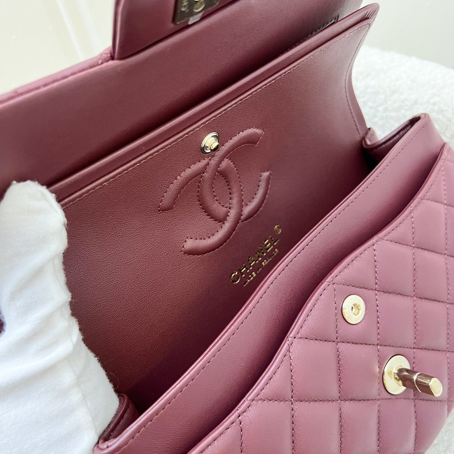 GLM-Small Classic Flap CF in Burgundy Lambskin and LGHW
