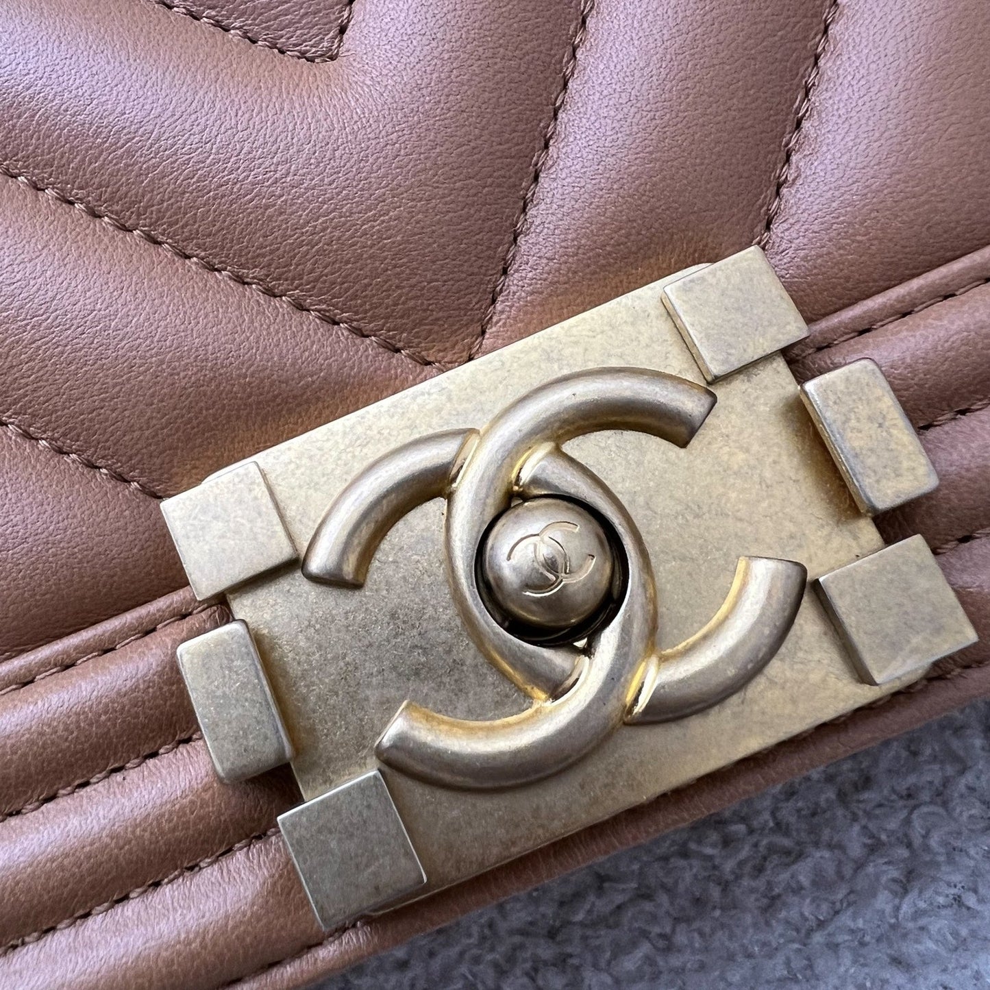 GLM-Medium 25cm Boy Flap in Chevron Quilted Caramel Lambskin and AGHW (Model: A67086)