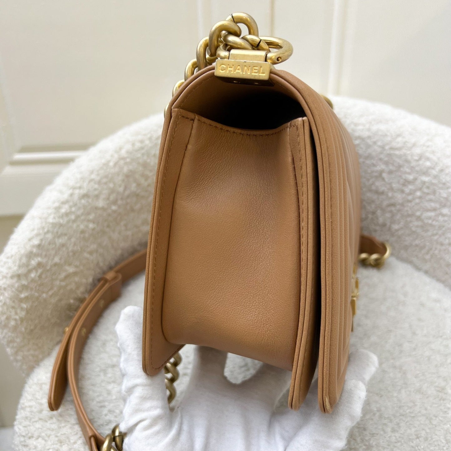 GLM-Medium 25cm Boy Flap in Chevron Quilted Caramel Lambskin and AGHW (Model: A67086)