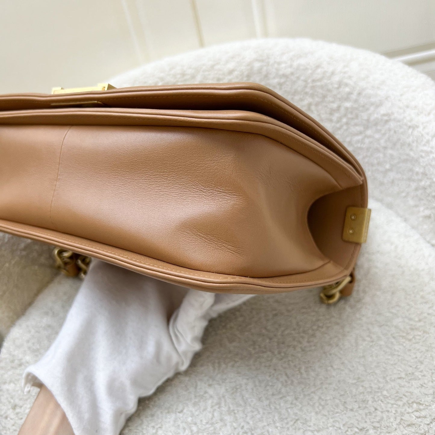 GLM-Medium 25cm Boy Flap in Chevron Quilted Caramel Lambskin and AGHW (Model: A67086)