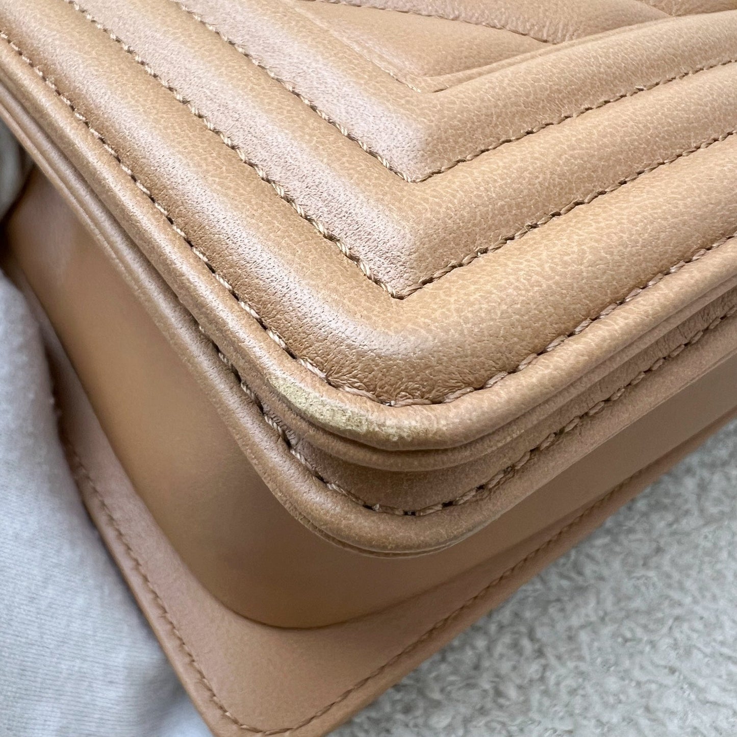 GLM-Medium 25cm Boy Flap in Chevron Quilted Caramel Lambskin and AGHW (Model: A67086)