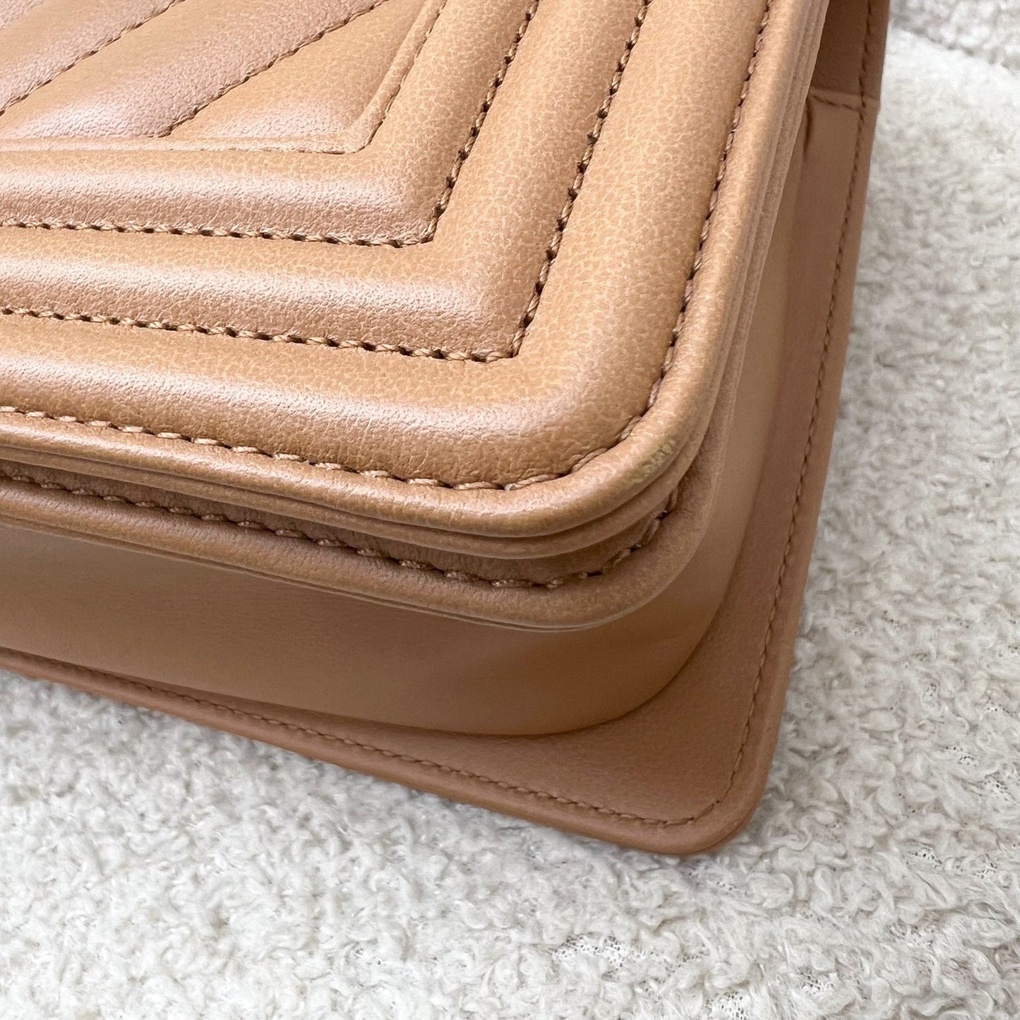 GLM-Medium 25cm Boy Flap in Chevron Quilted Caramel Lambskin and AGHW (Model: A67086)