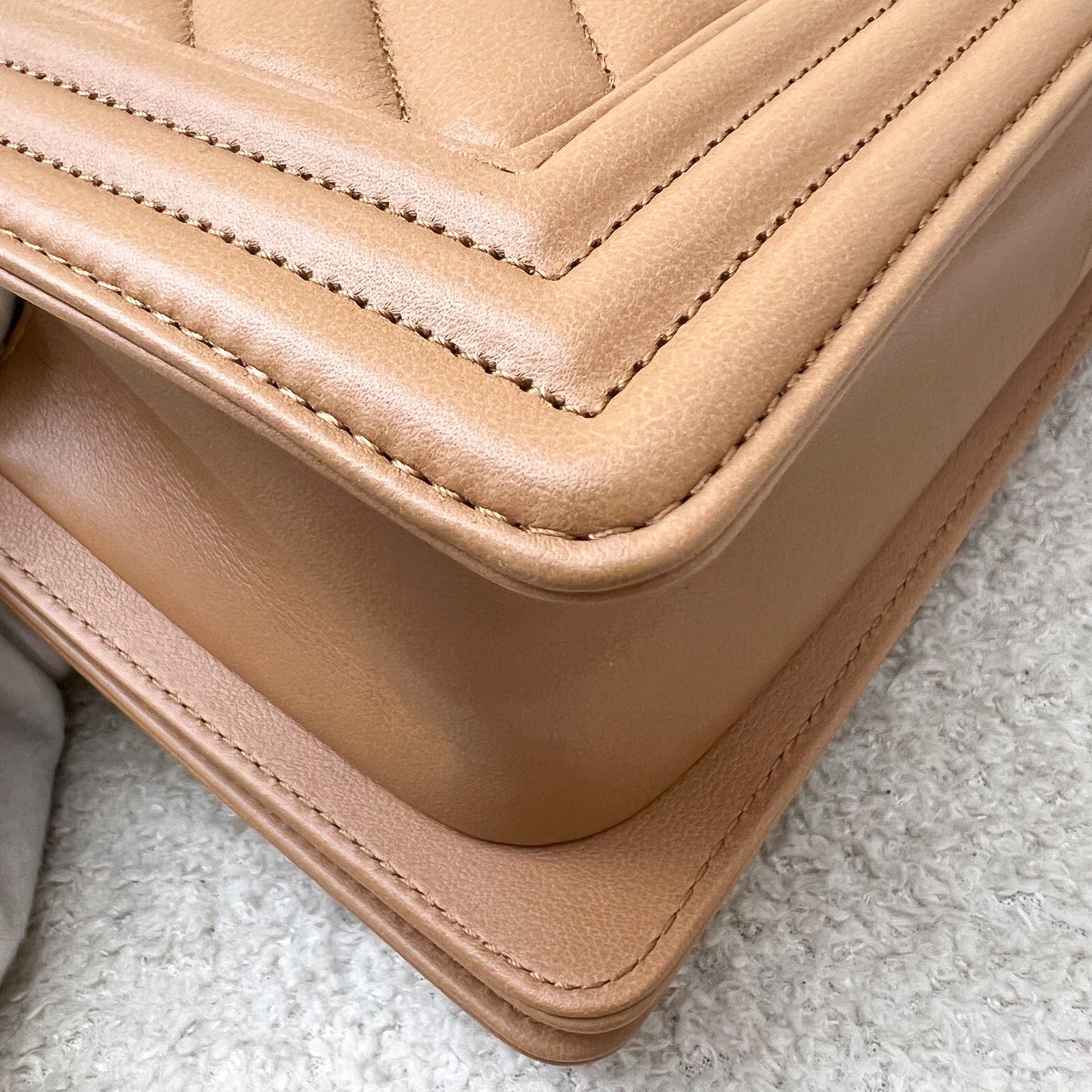 GLM-Medium 25cm Boy Flap in Chevron Quilted Caramel Lambskin and AGHW (Model: A67086)