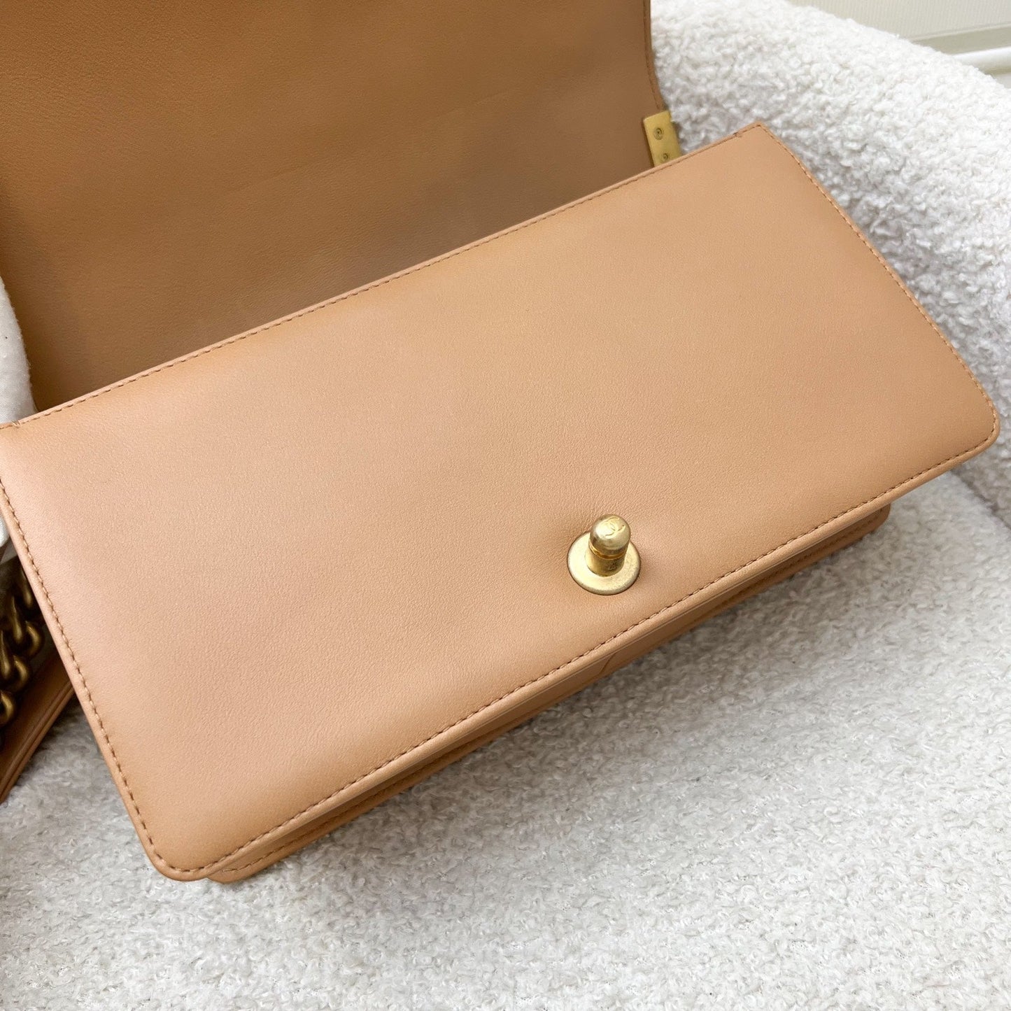 GLM-Medium 25cm Boy Flap in Chevron Quilted Caramel Lambskin and AGHW (Model: A67086)