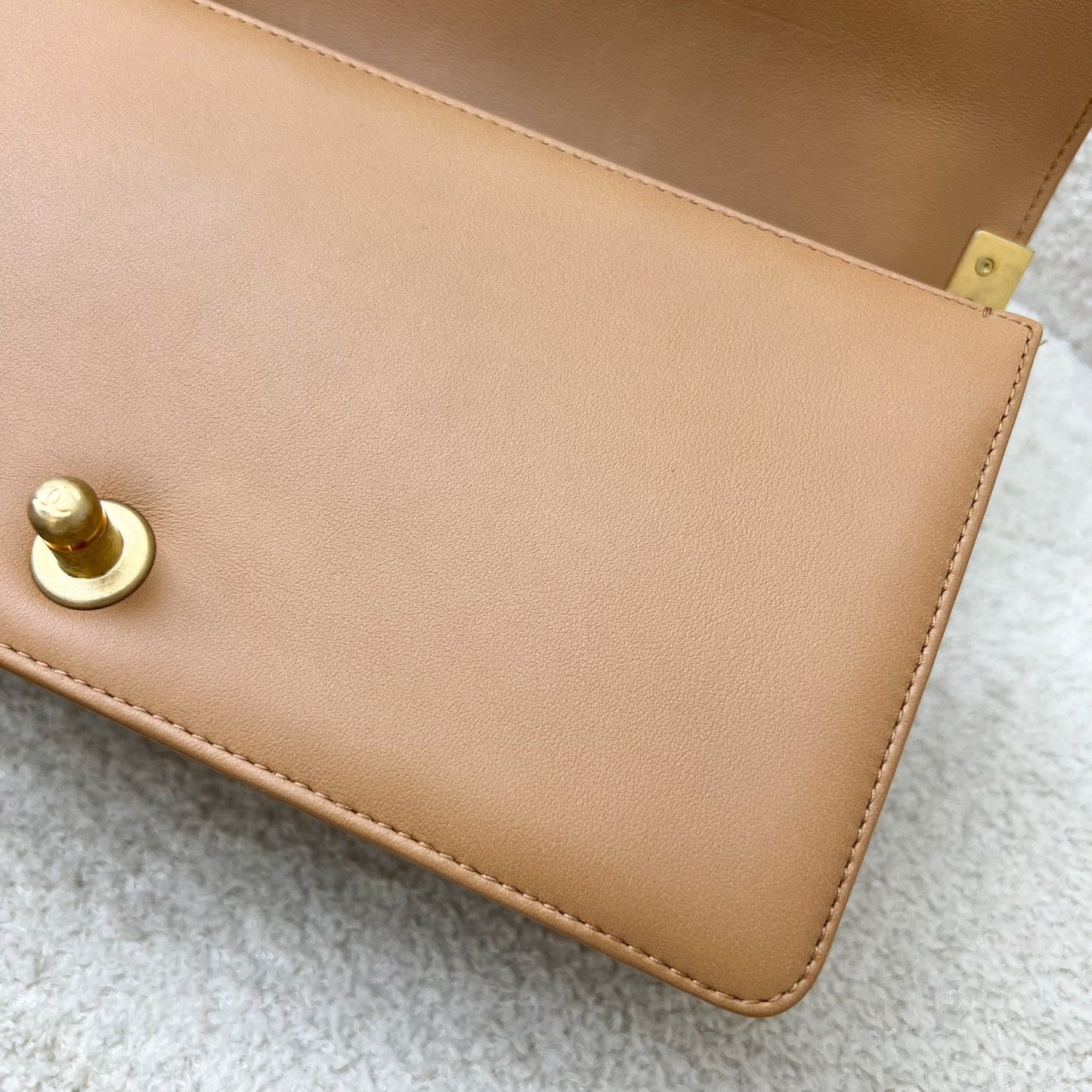 GLM-Medium 25cm Boy Flap in Chevron Quilted Caramel Lambskin and AGHW (Model: A67086)