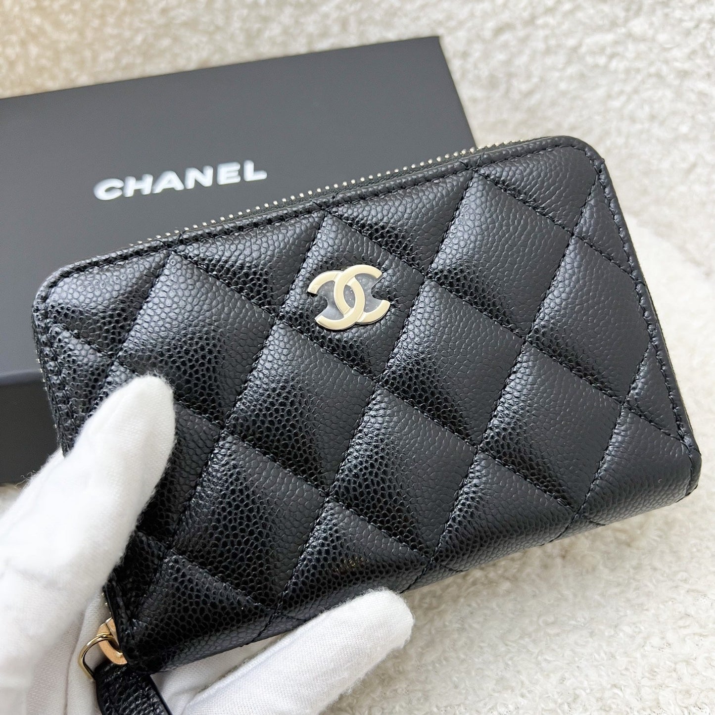 GLM-25C New Zipped Small Wallet / Card Holder in Black Caviar and LGHW (Model: AP3686)