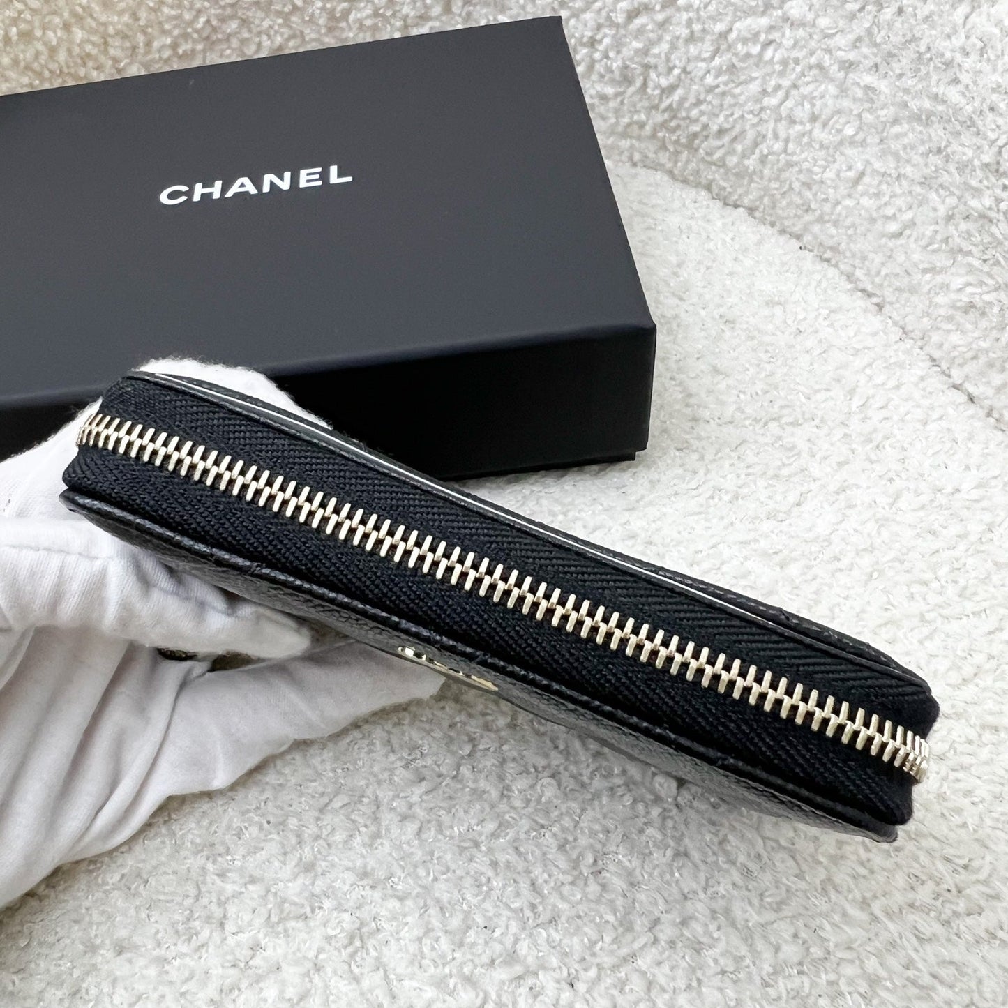 GLM-25C New Zipped Small Wallet / Card Holder in Black Caviar and LGHW (Model: AP3686)