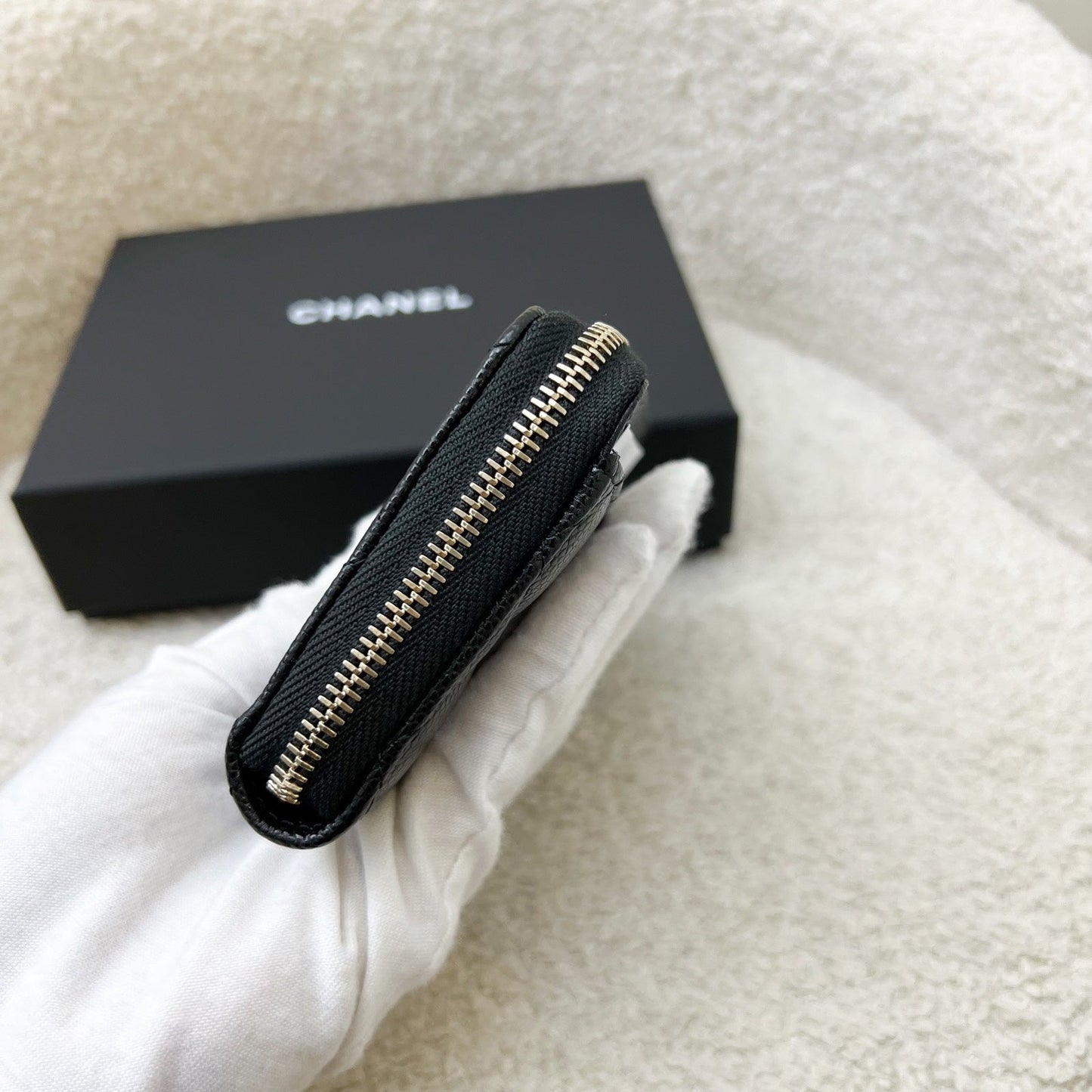 GLM-25C New Zipped Small Wallet / Card Holder in Black Caviar and LGHW (Model: AP3686)