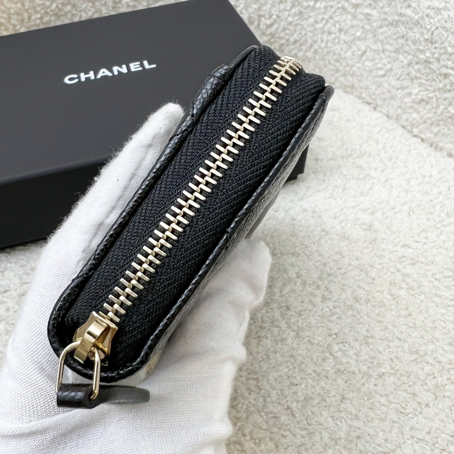 GLM-25C New Zipped Small Wallet / Card Holder in Black Caviar and LGHW (Model: AP3686)