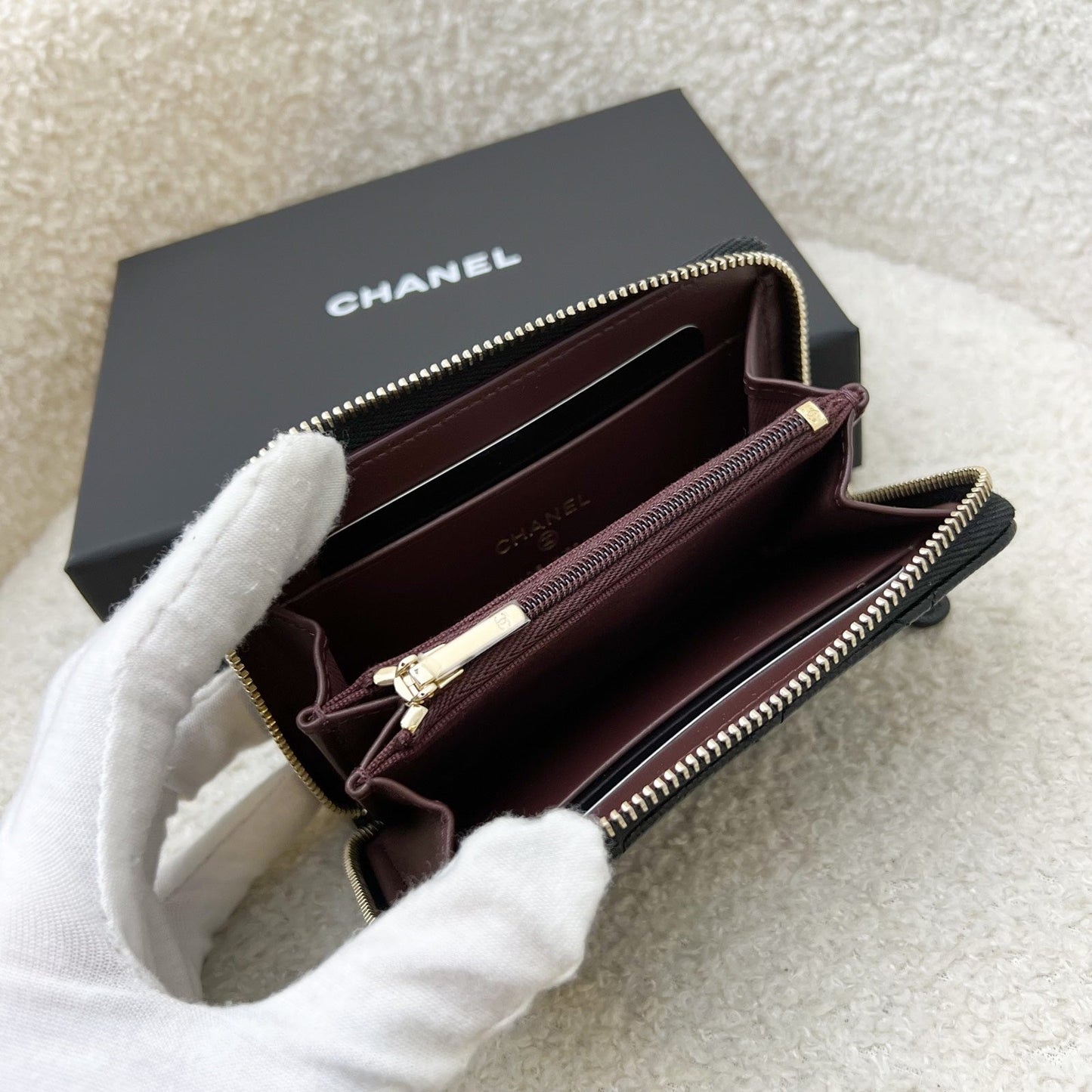 GLM-25C New Zipped Small Wallet / Card Holder in Black Caviar and LGHW (Model: AP3686)