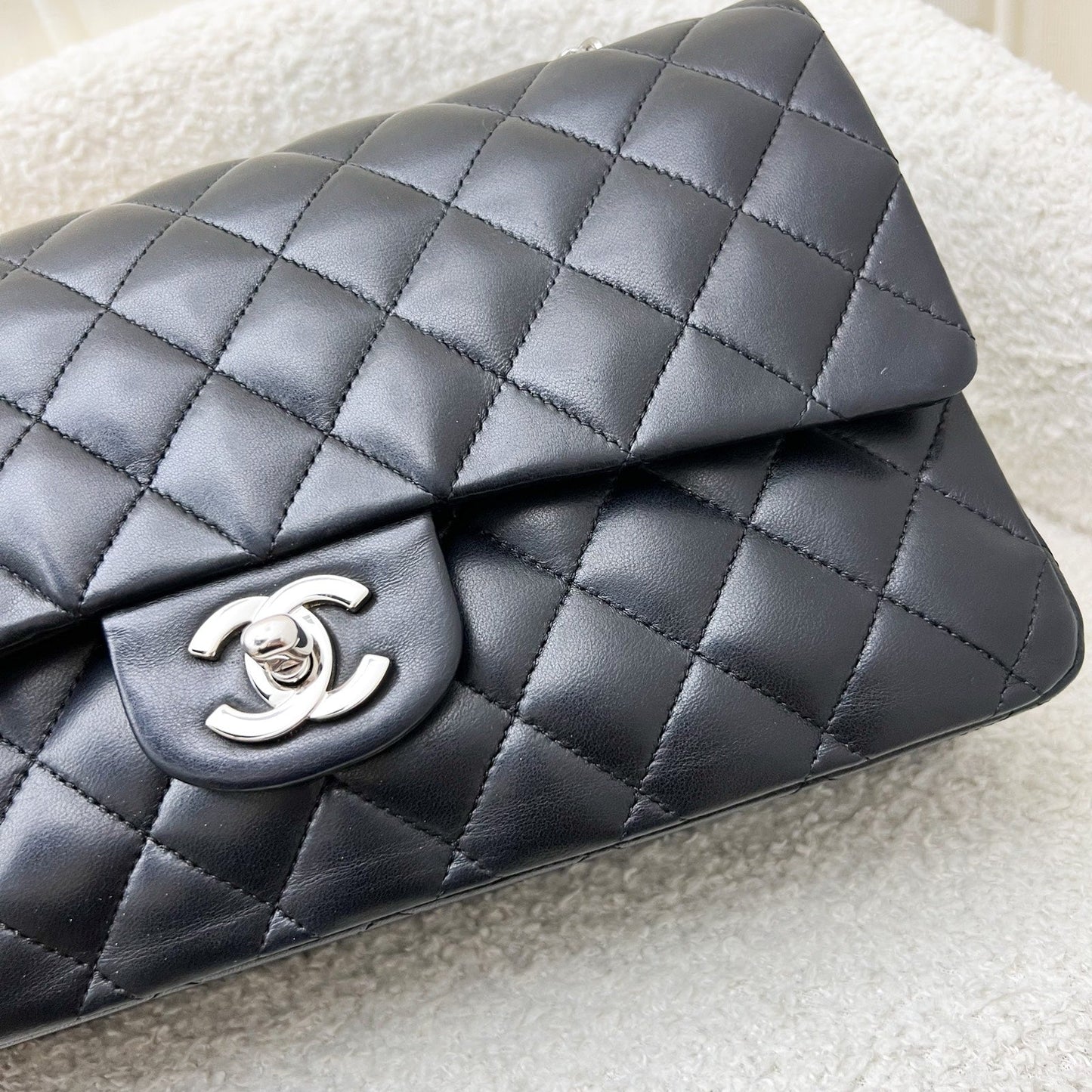 GLM-Medium Classic Flap CF in Black Lambskin and SHW