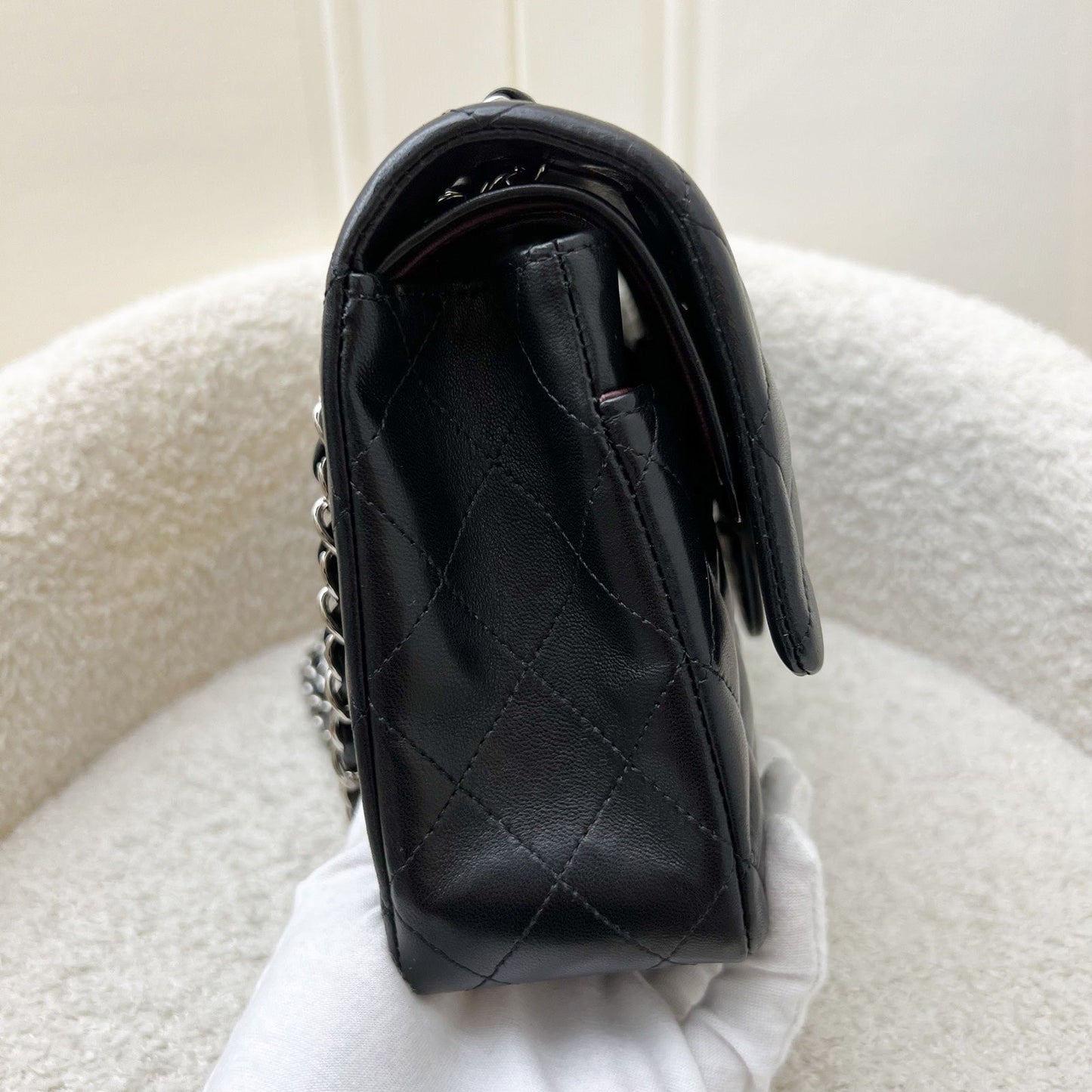 GLM-Medium Classic Flap CF in Black Lambskin and SHW
