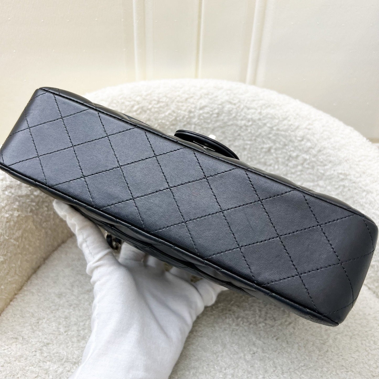GLM-Medium Classic Flap CF in Black Lambskin and SHW