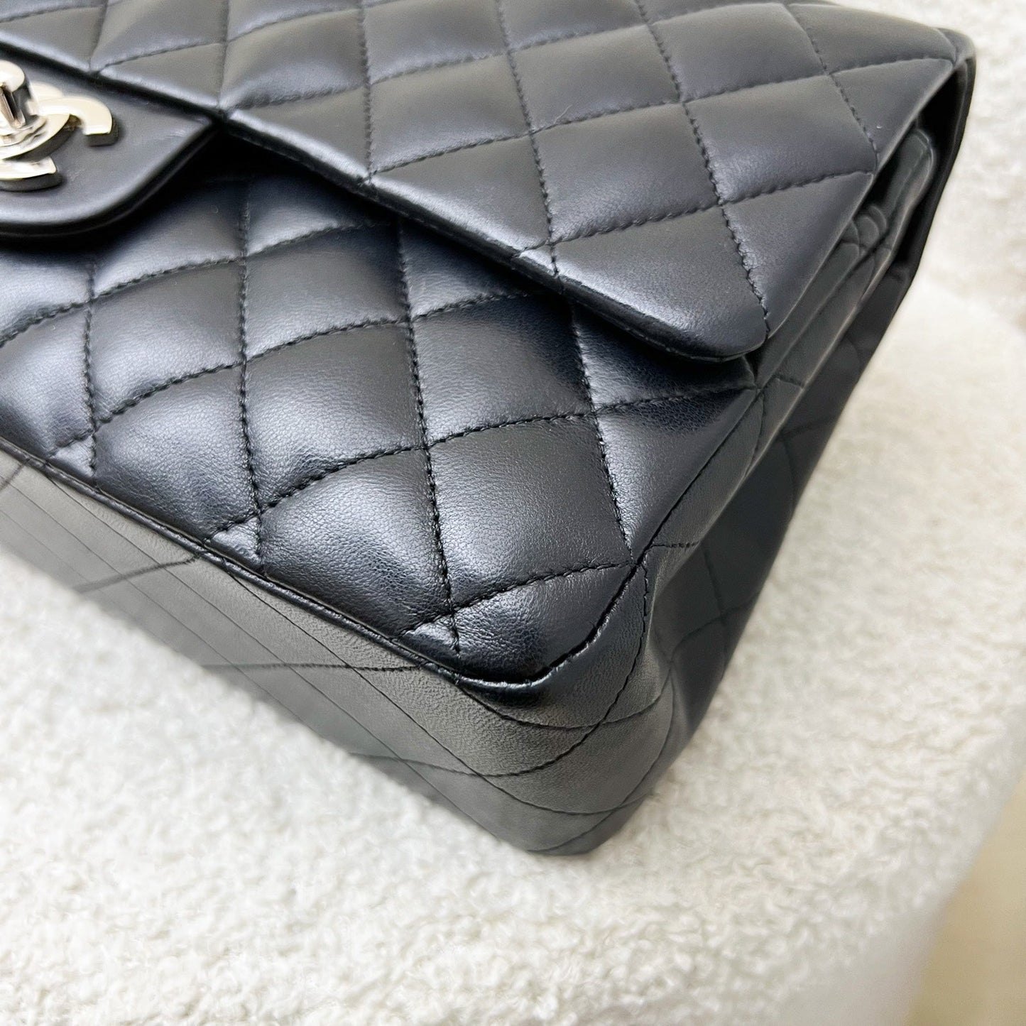 GLM-Medium Classic Flap CF in Black Lambskin and SHW