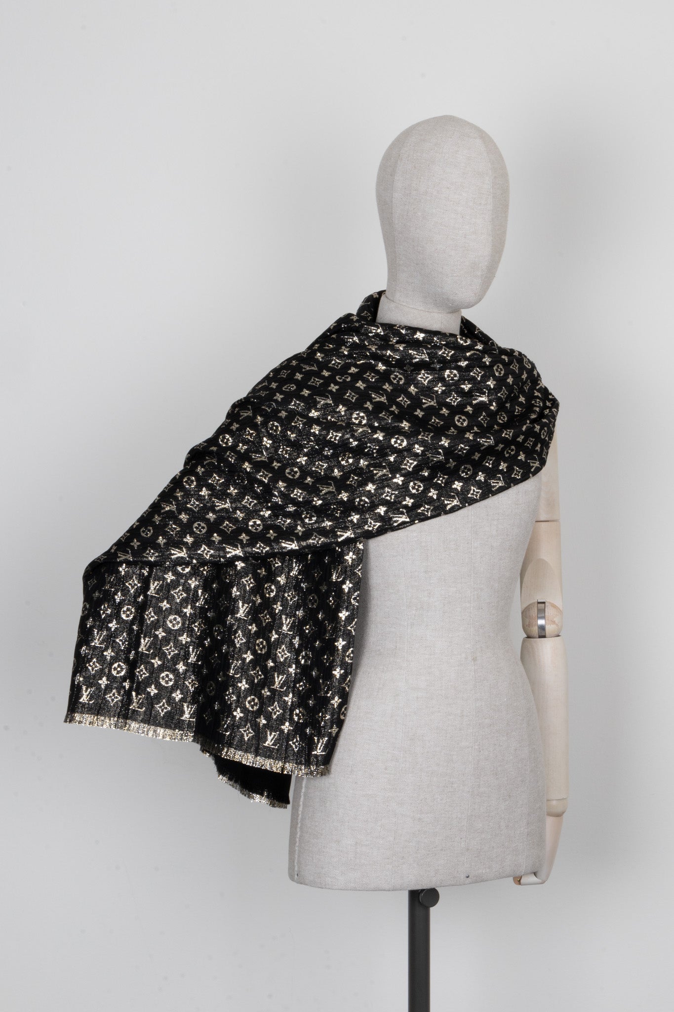 LOUIS VUITTON Stole Scarf MNG Black Lurex