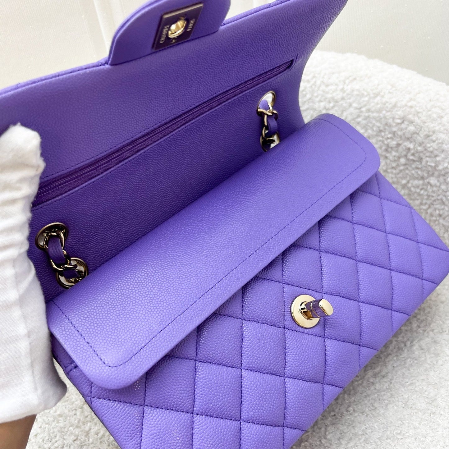GLM-Classic Flap Small CF in 20S Purple Caviar LGHW