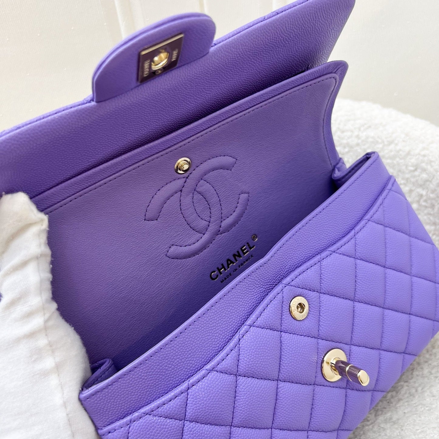 GLM-Classic Flap Small CF in 20S Purple Caviar LGHW
