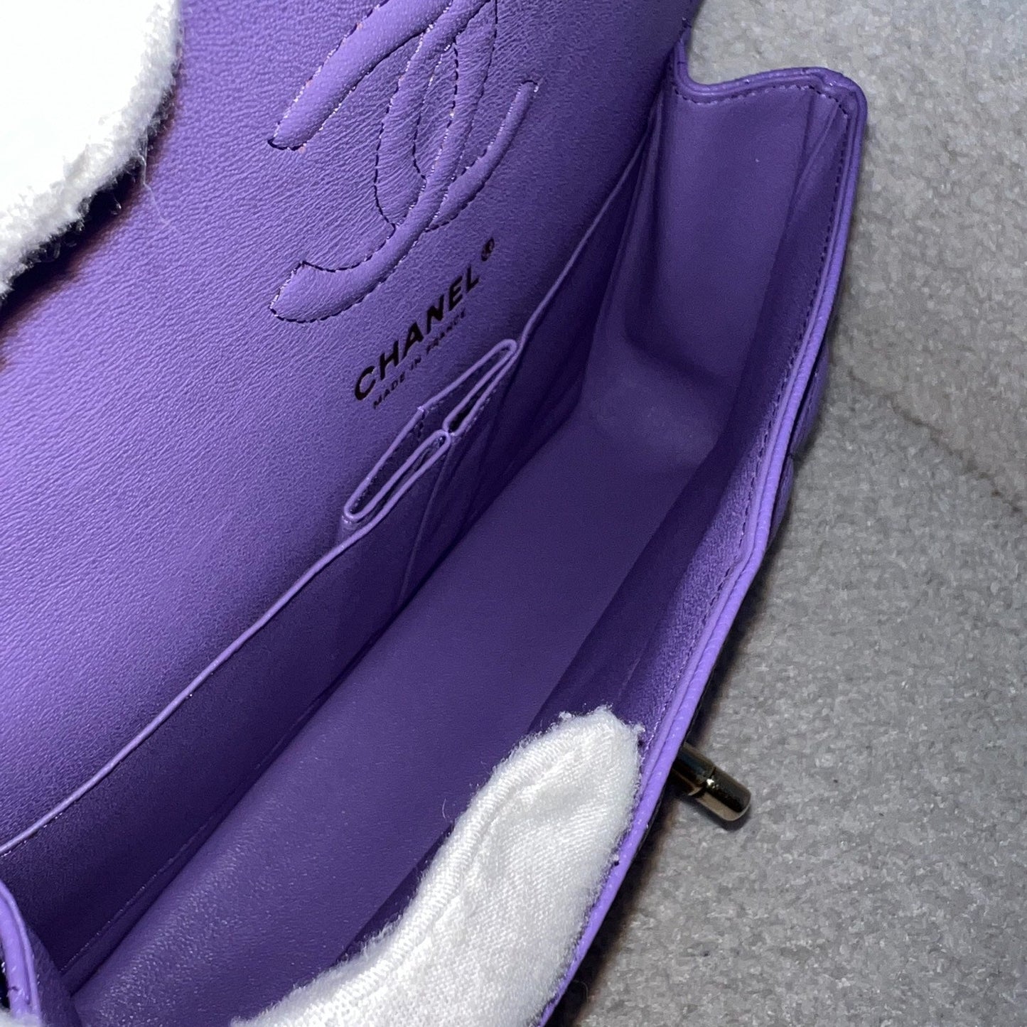 GLM-Classic Flap Small CF in 20S Purple Caviar LGHW