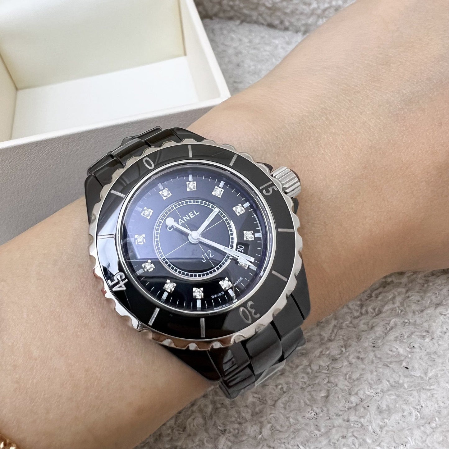 GLM-J12 Watch 33mm with 12 Diamonds in Black Ceramic Bracelet and Steel (2 Extra Links) (Model: H1625)