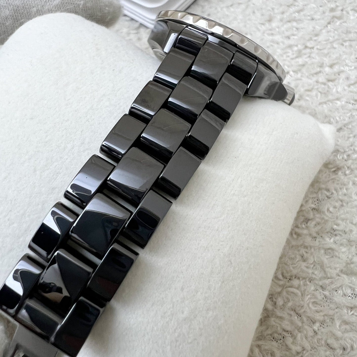 GLM-J12 Watch 33mm with 12 Diamonds in Black Ceramic Bracelet and Steel (2 Extra Links) (Model: H1625)