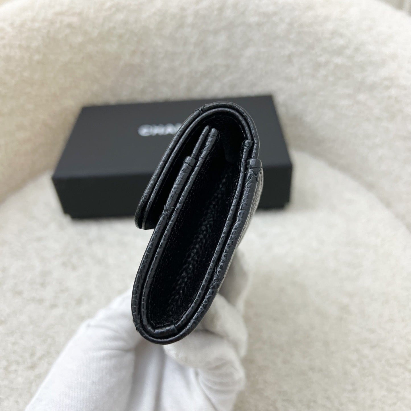 GLM-Classic Snap Card Holder in Black Caviar and SHW (Model: AP0214)