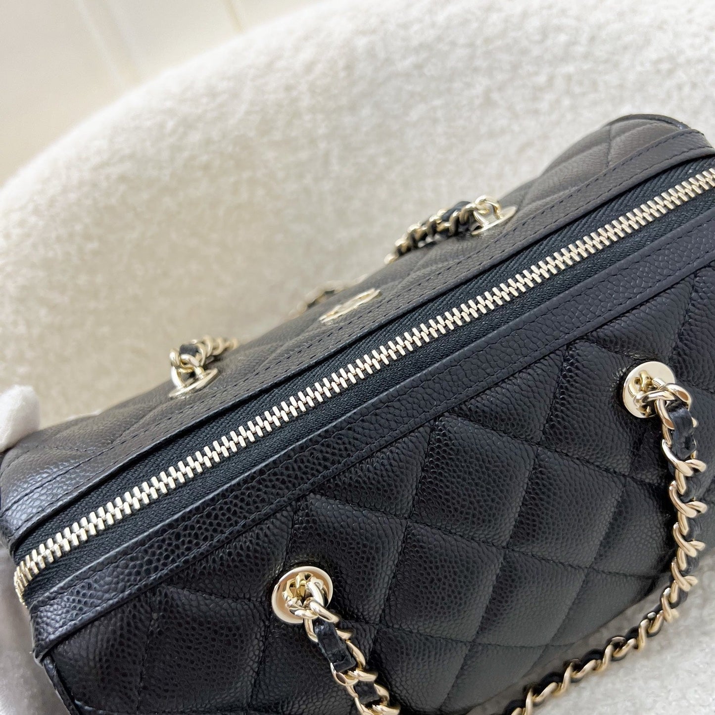GLM-25P Bowling Bag in Black Caviar and LGHW (Model: AP4474)