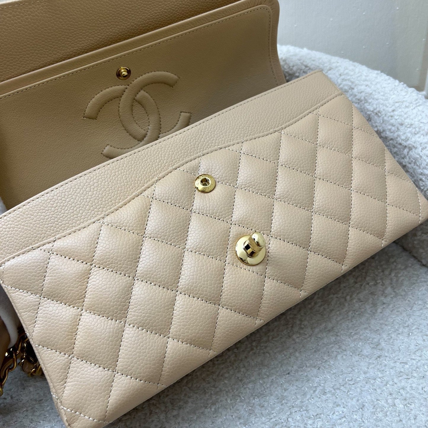 GLM-Medium Classic Flap CF in Beige Caviar and GHW (Model: A01112)