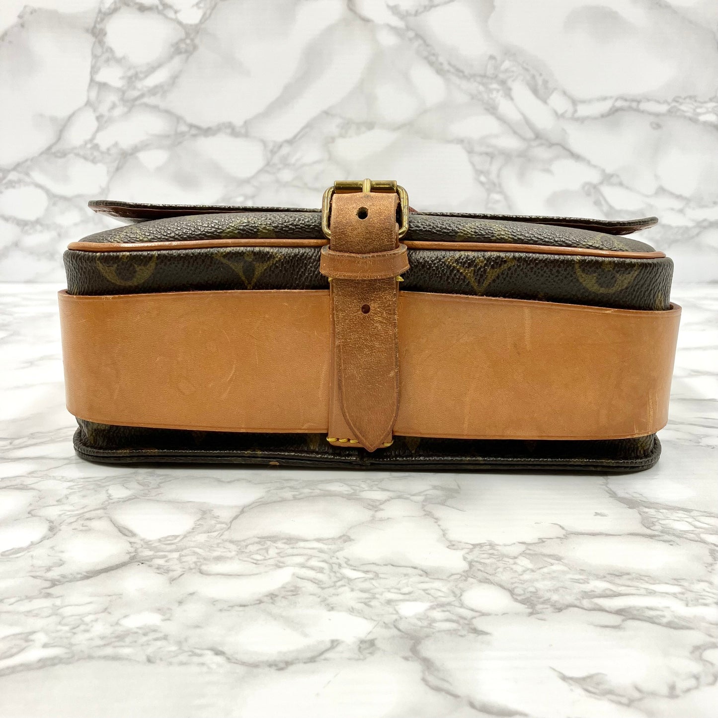 LOUIS VUITTON Monogram carte chele